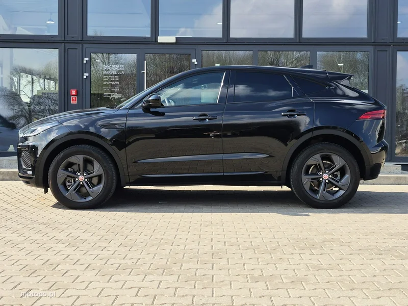 Jaguar E-Pace 9