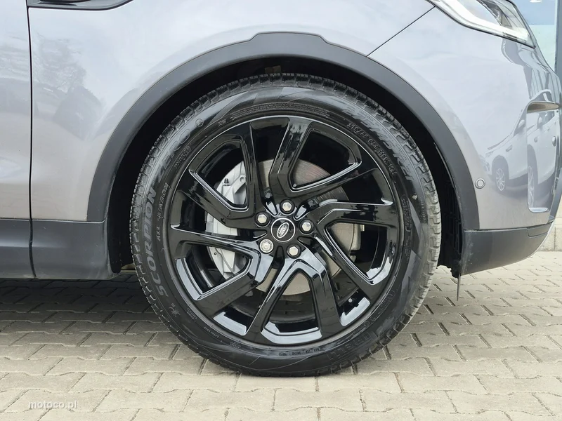 Land Rover Discovery 9