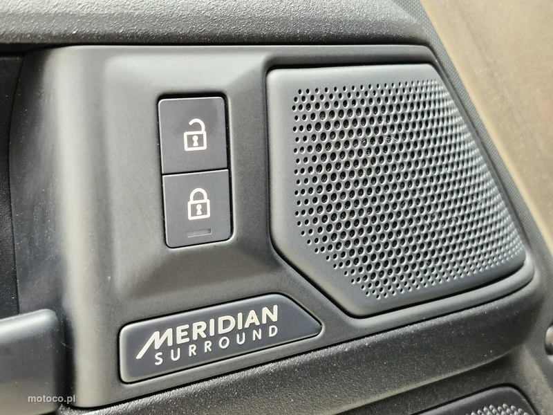 Land Rover Defender 19