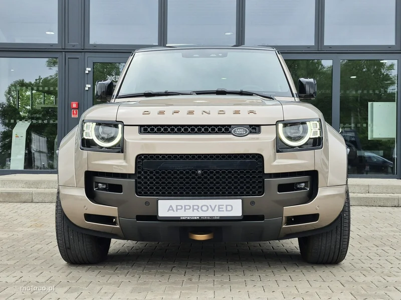 Land Rover Defender 3