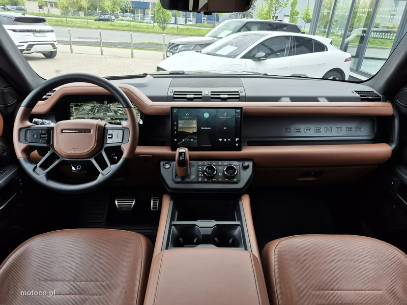 Land Rover Defender 29