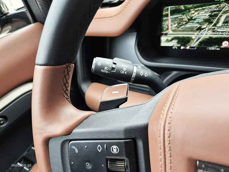 Land Rover Defender 32