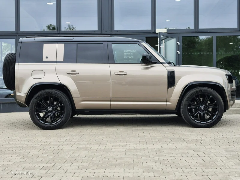 Land Rover Defender 5