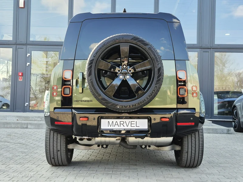 Land Rover Defender 11