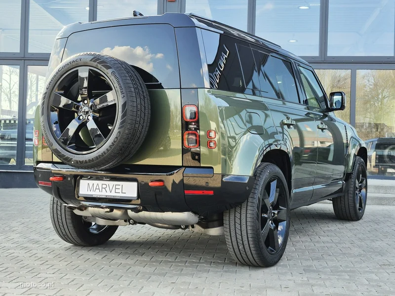 Land Rover Defender 12