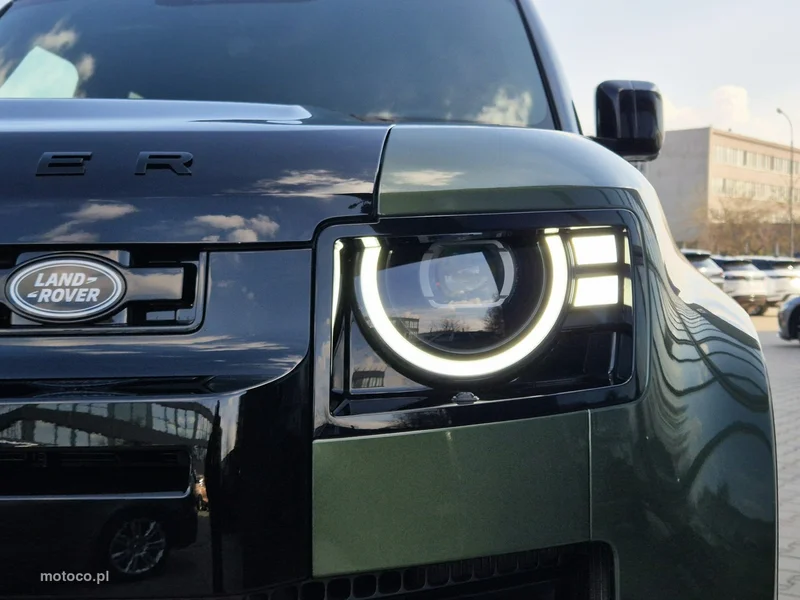 Land Rover Defender 16