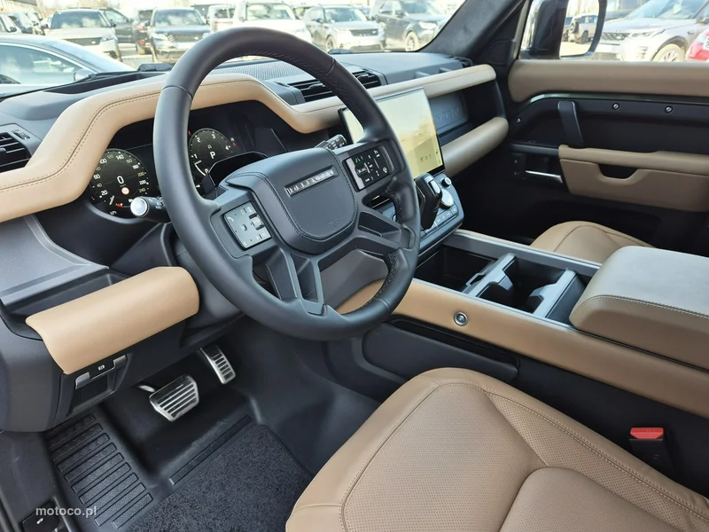 Land Rover Defender 17