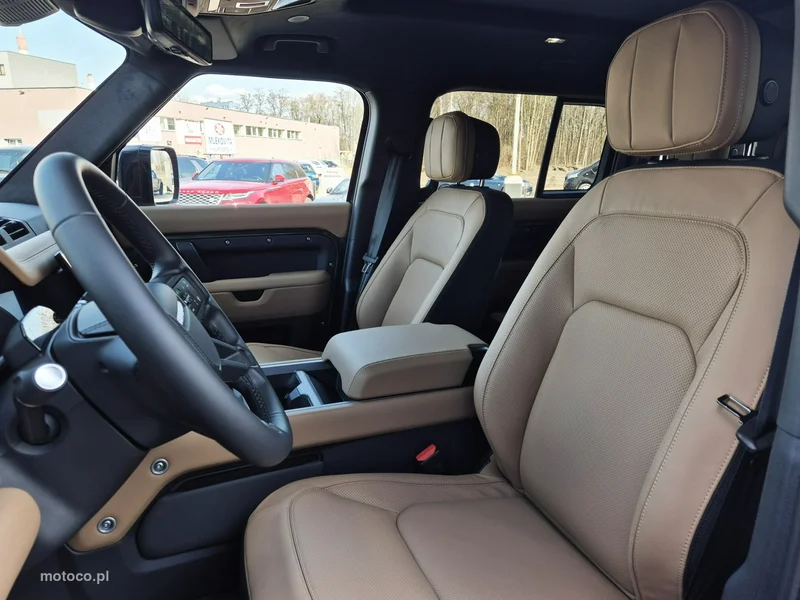 Land Rover Defender 18
