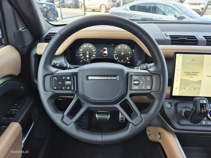Land Rover Defender 27