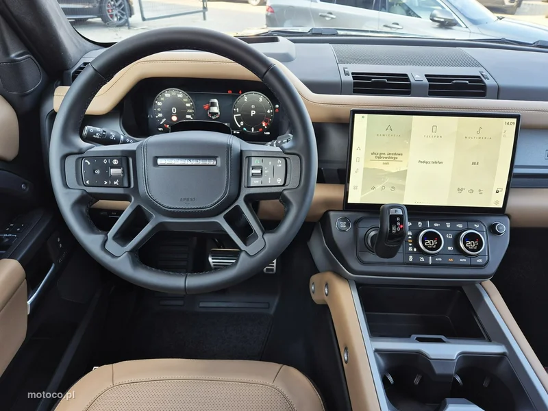 Land Rover Defender 28