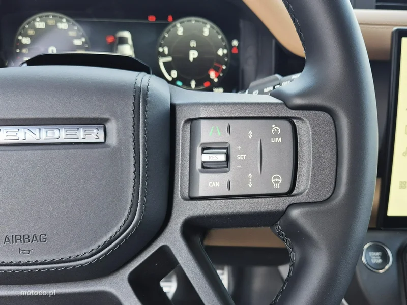 Land Rover Defender 34