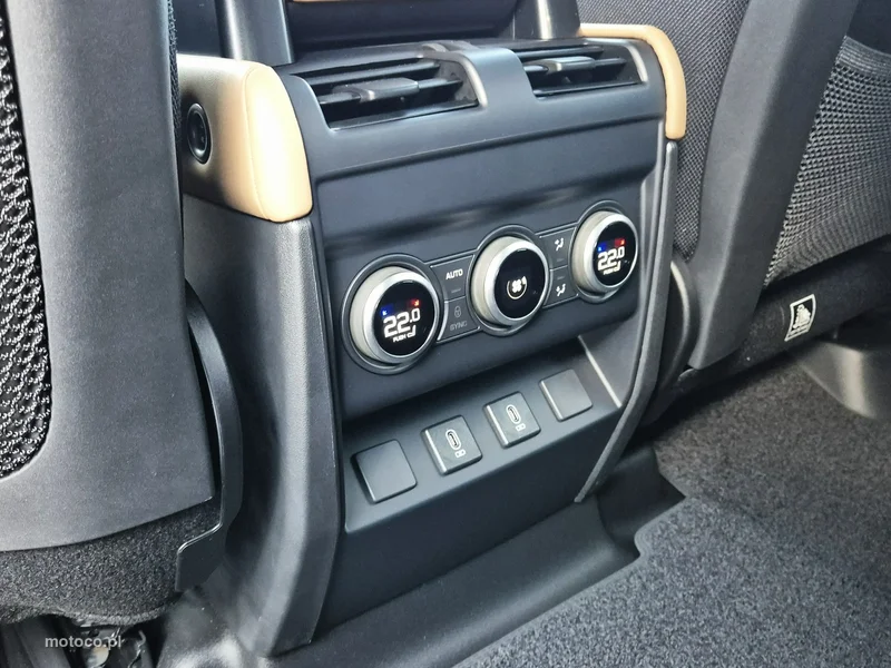 Land Rover Defender 38
