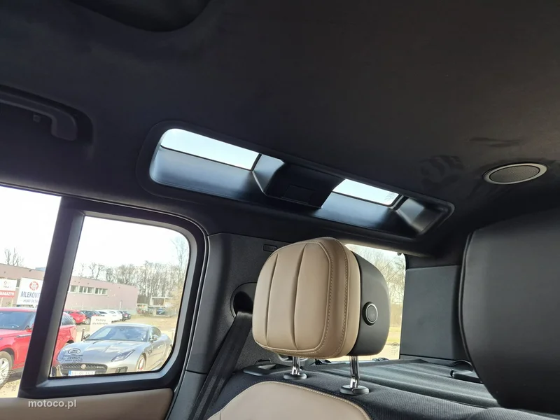 Land Rover Defender 39