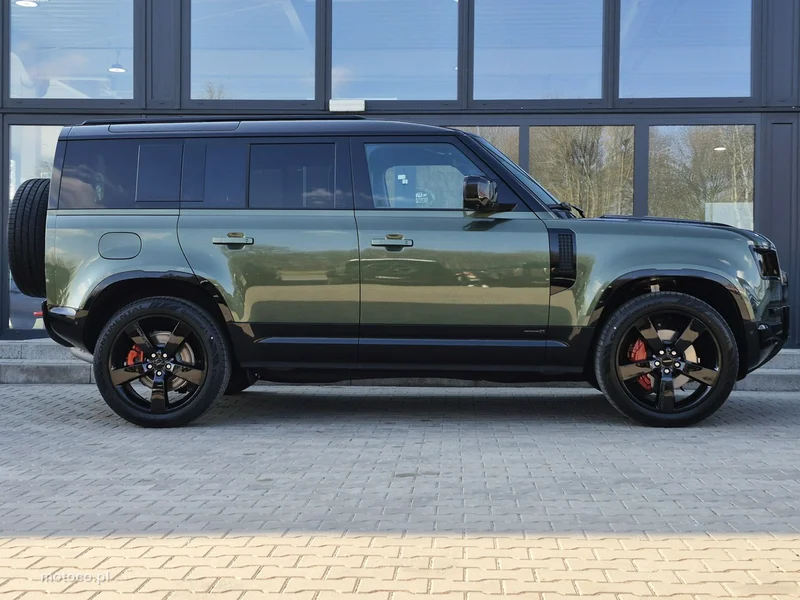 Land Rover Defender 5