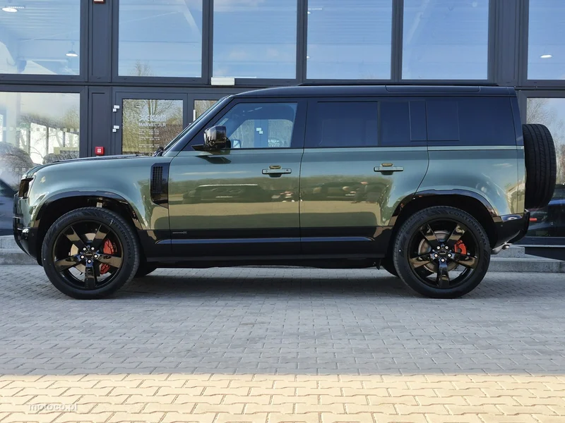 Land Rover Defender 6