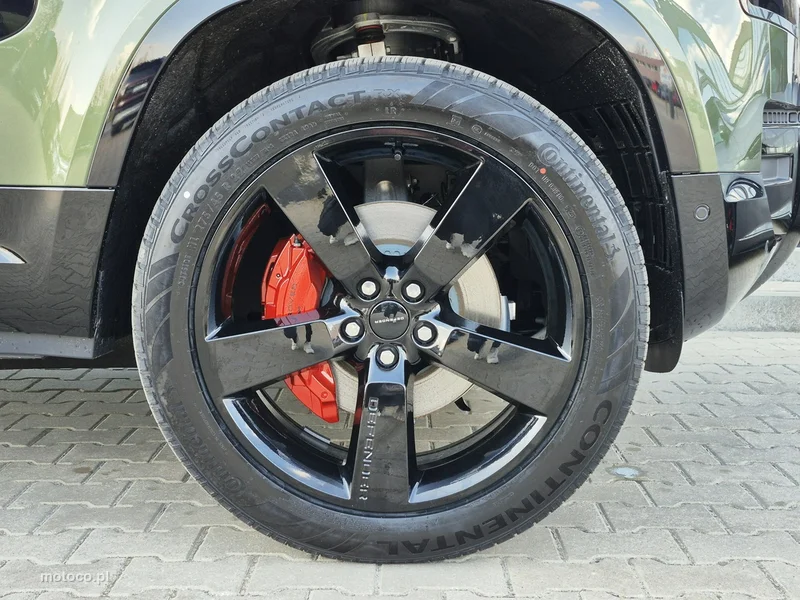 Land Rover Defender 9