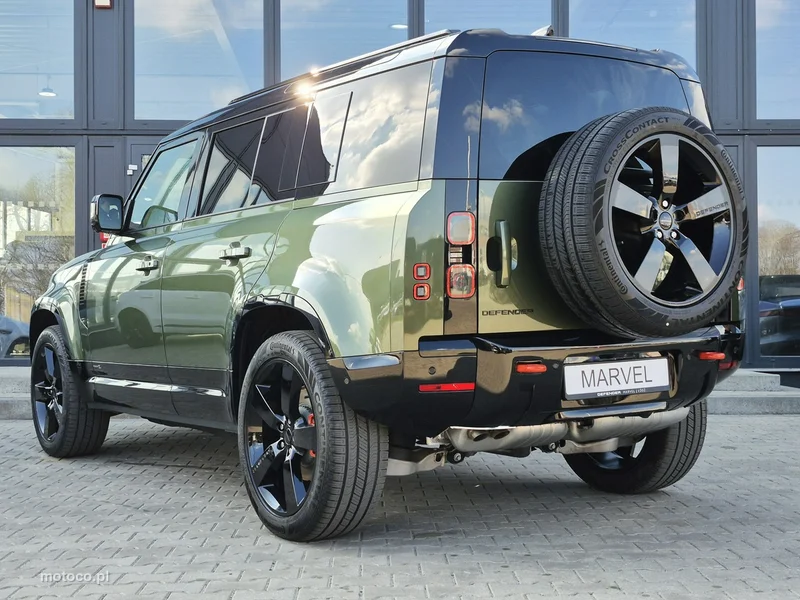 Land Rover Defender 10