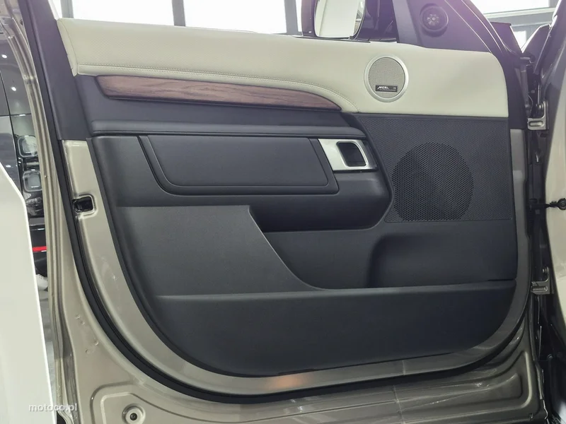 Land Rover Discovery 17