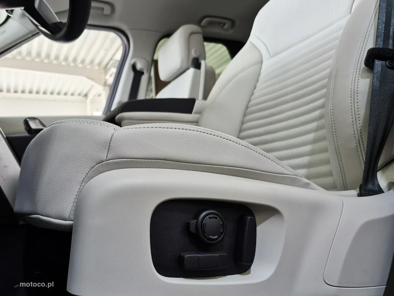 Land Rover Discovery 23