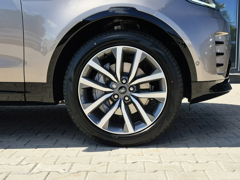Land Rover Discovery 9
