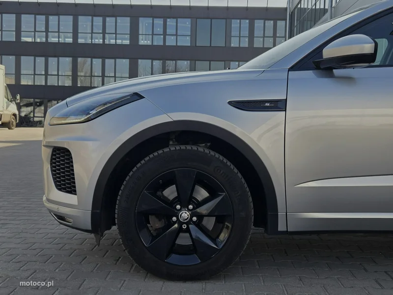 Jaguar E-Pace 11