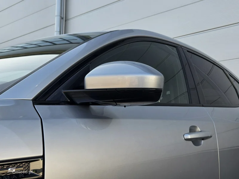 Jaguar E-Pace 12