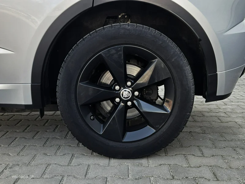 Jaguar E-Pace 13