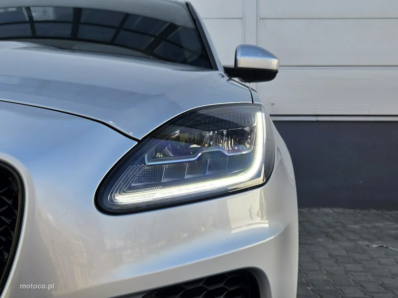 Jaguar E-Pace 14