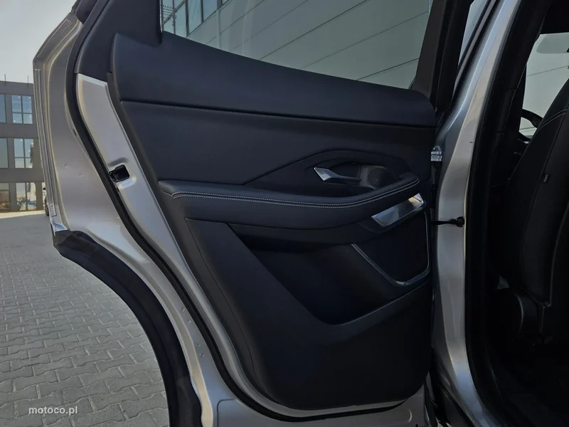 Jaguar E-Pace 25