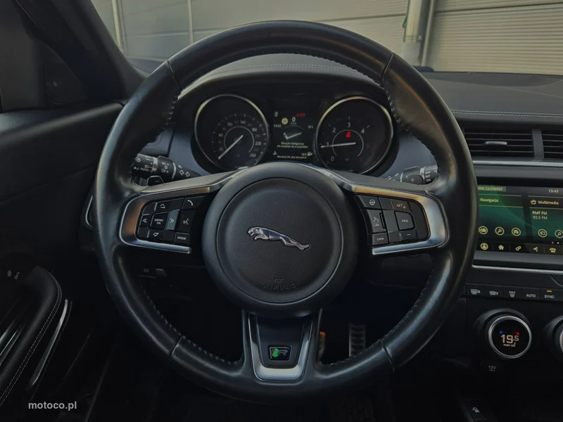 Jaguar E-Pace 29