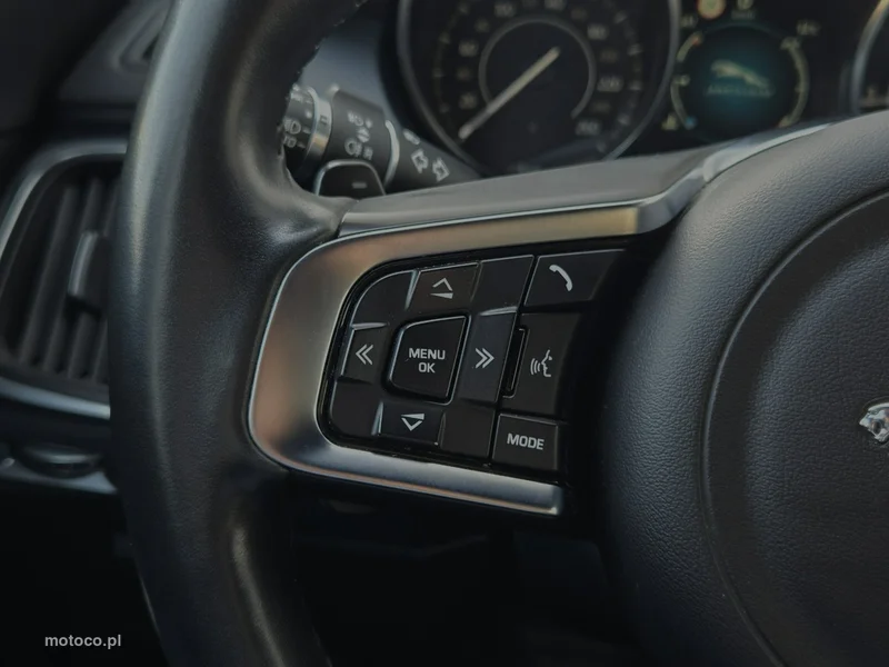 Jaguar E-Pace 34
