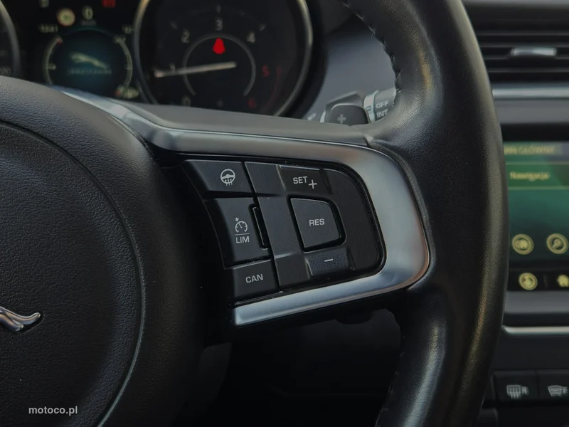 Jaguar E-Pace 35