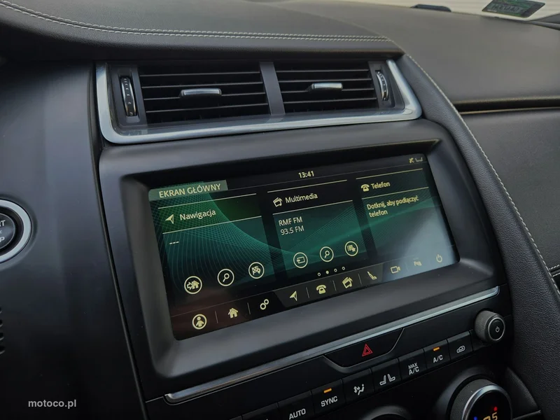 Jaguar E-Pace 36