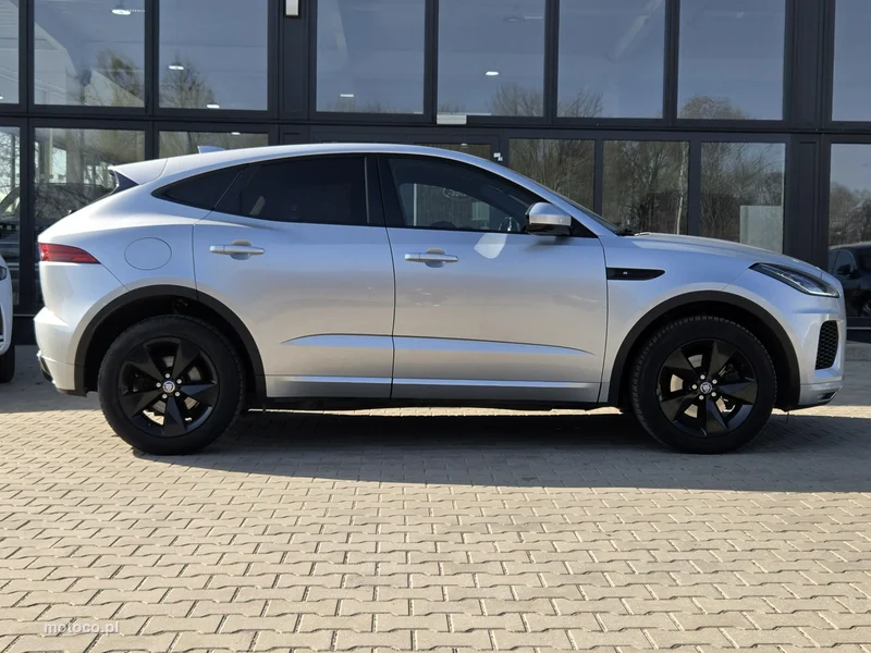 Jaguar E-Pace 9
