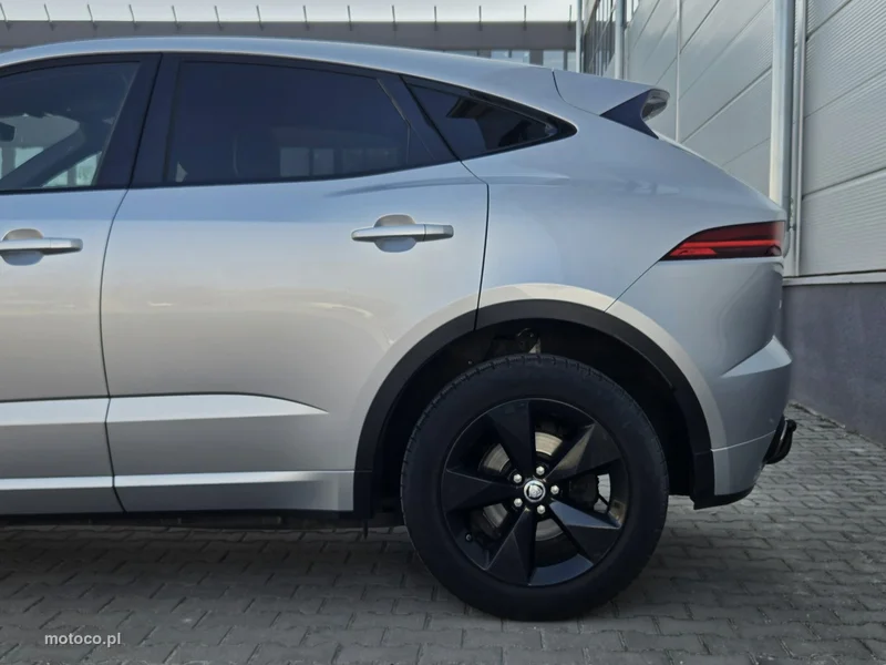 Jaguar E-Pace 10
