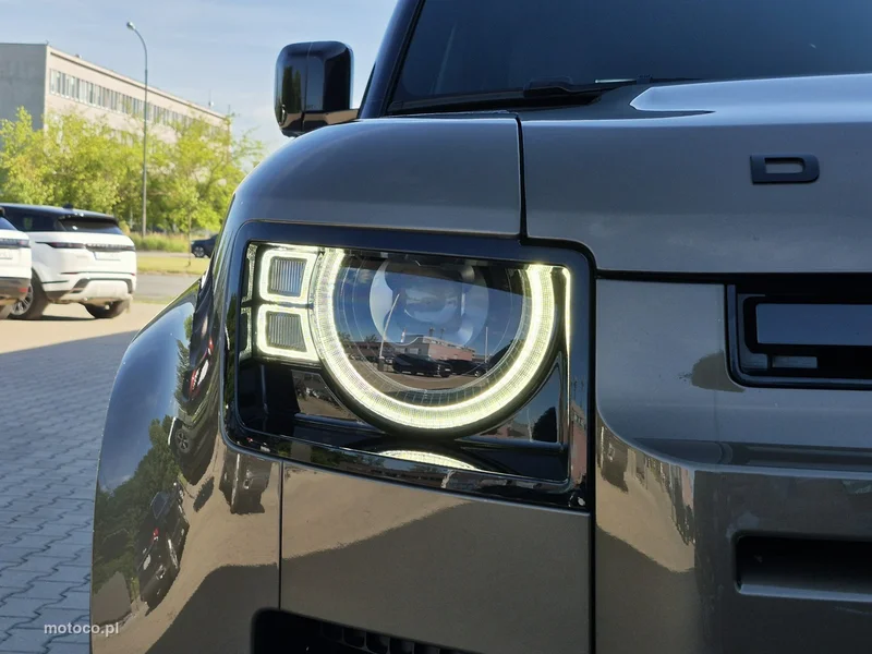 Land Rover Defender 13