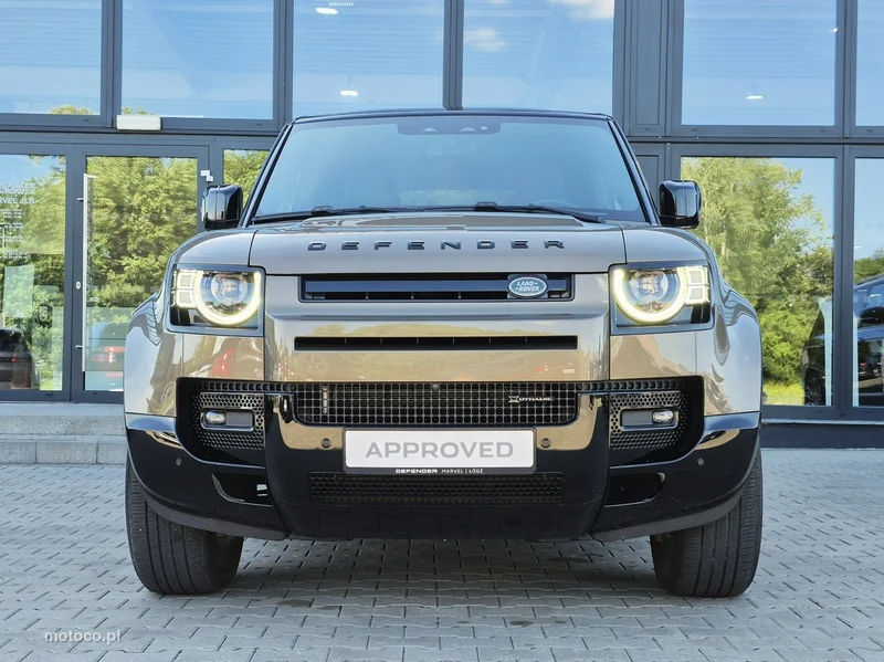 Land Rover Defender 3