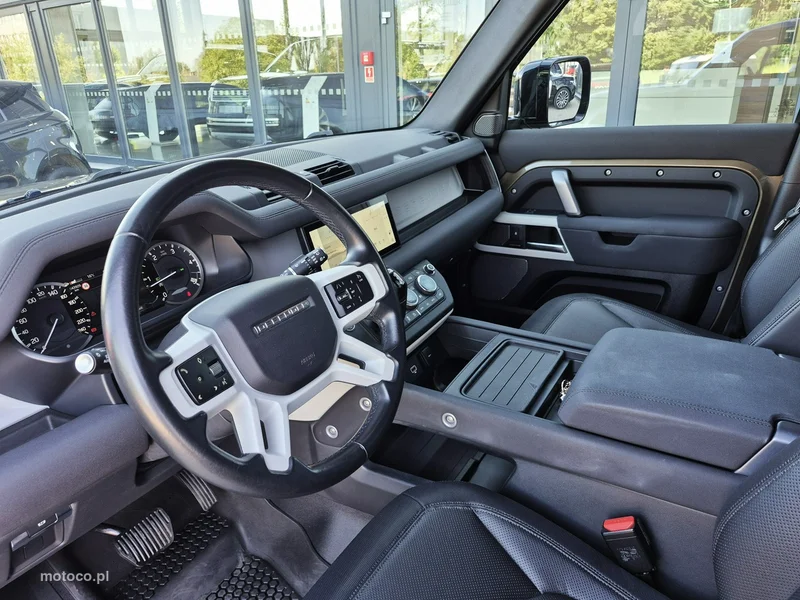 Land Rover Defender 21