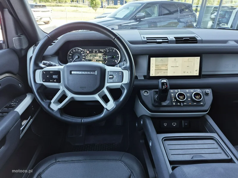 Land Rover Defender 28