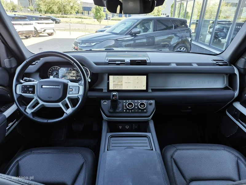 Land Rover Defender 29
