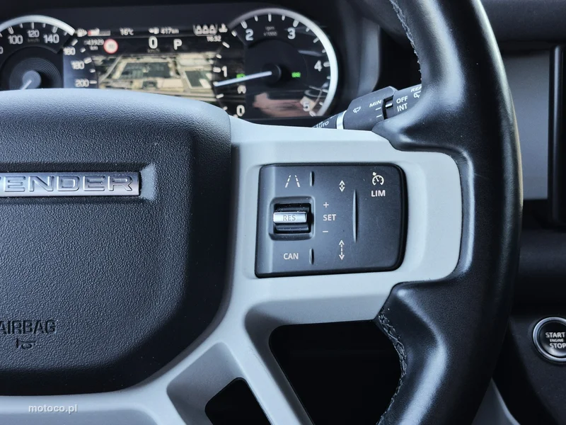 Land Rover Defender 31