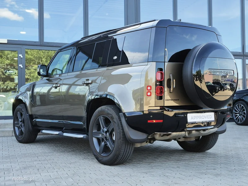 Land Rover Defender 10