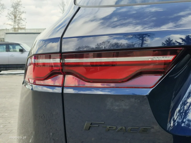 Jaguar F-Pace 13