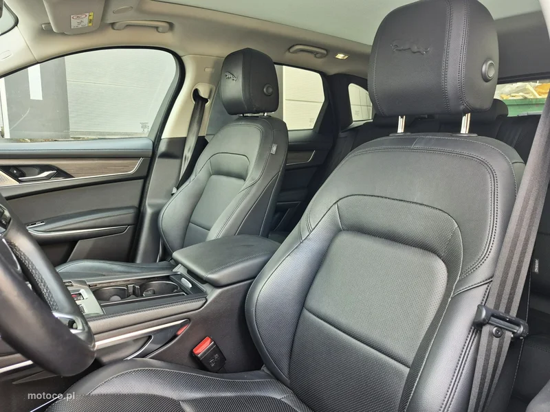 Jaguar F-Pace 21