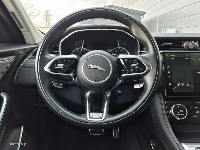 Jaguar F-Pace 27
