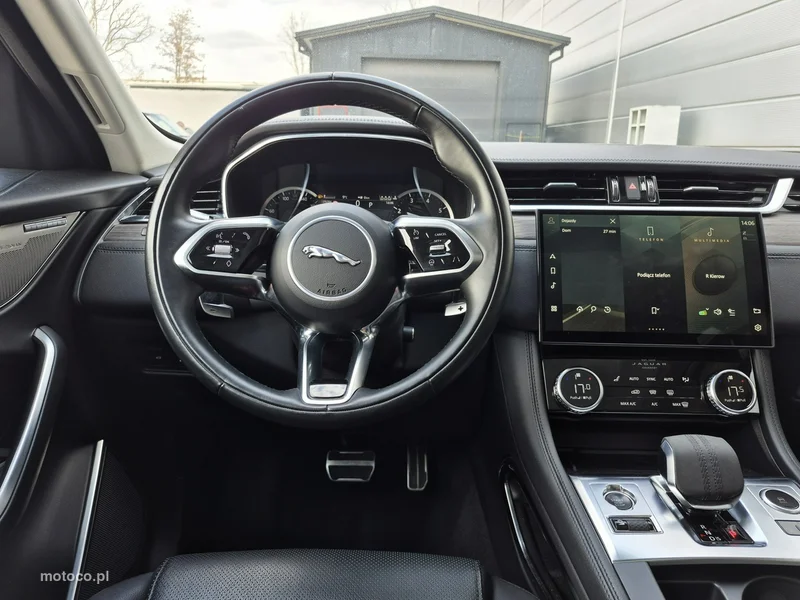 Jaguar F-Pace 28