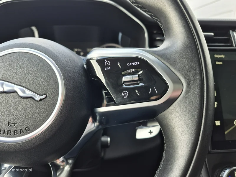 Jaguar F-Pace 31