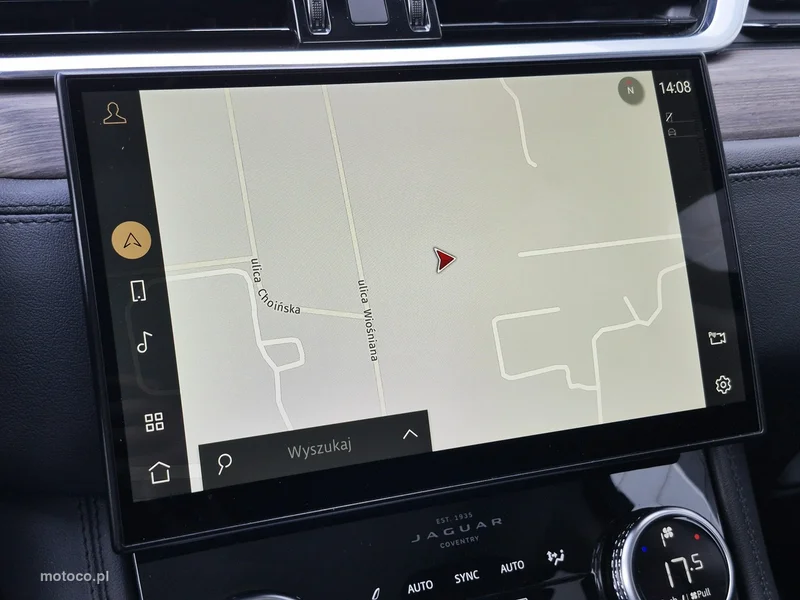 Jaguar F-Pace 37