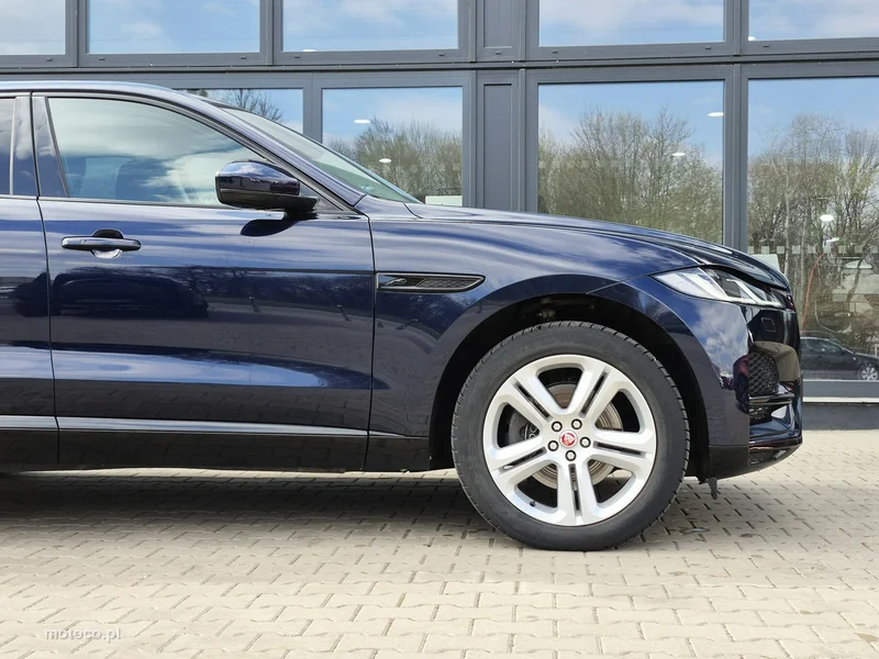 Jaguar F-Pace 8