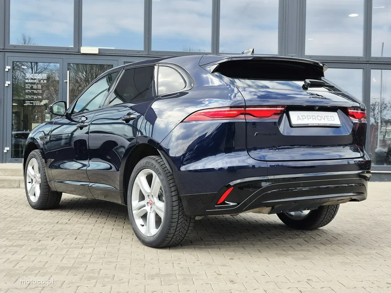 Jaguar F-Pace 9
